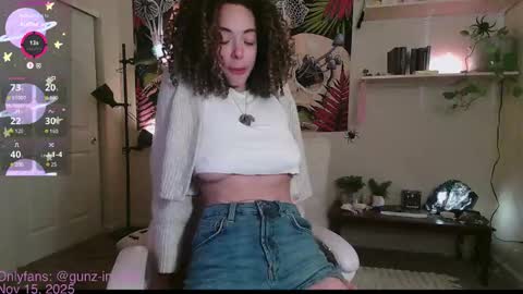 Snapshot of gunzinrose chatting on November 2025 04:58:02 PM Kylie online show from November 2025 04:58:02 PM