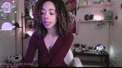 Snapshot of gunzinrose chatting on November 2025 05:18:01 PM Kylie online show from November 2025 05:18:01 PM