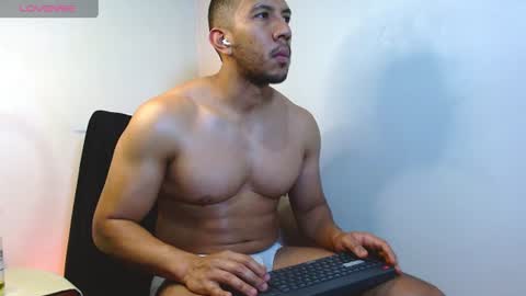 holl latino online show from July 2026 11:22:01 PM
