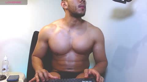 holl latino online show from July 2026 06:24:02 PM