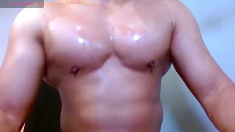 holl latino online show from July 2026 08:01:01 PM