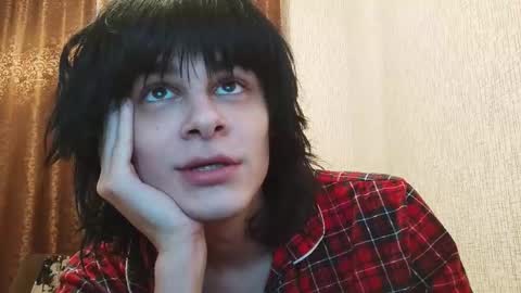 gushill_ online show from November 2025 12:43:02 AM