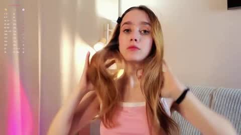 Julia online show from November 2025 01:05:02 AM