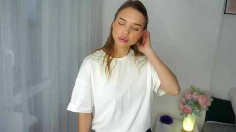 Kira  online show from December 2025 07:14:02 AM