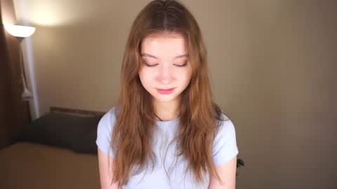 Snapshot of gwennielove chatting on June 2026 04:56:01 AM Molly online show from June 2026 04:56:01 AM