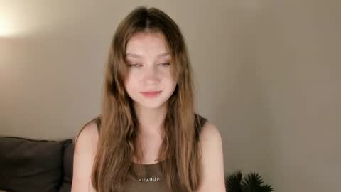 Snapshot of gwennielove chatting on June 2026 07:00:02 AM Molly online show from June 2026 07:00:02 AM