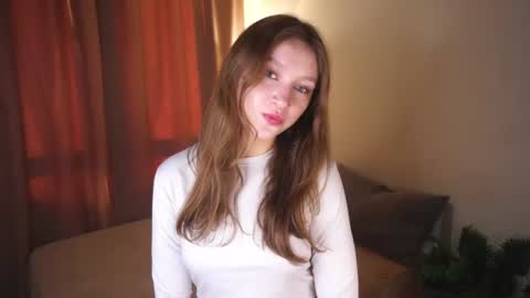 Snapshot of gwennielove chatting on June 2026 03:44:01 PM Molly online show from June 2026 03:44:01 PM