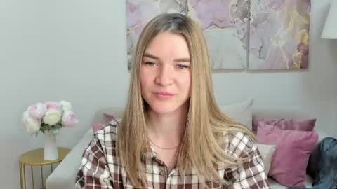 Snapshot of gwensmitt chatting on June 2026 10:19:02 PM gwensmitt online show from June 2026 10:19:02 PM