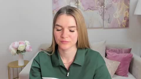 Snapshot of gwensmitt chatting on June 2026 10:01:02 PM gwensmitt online show from June 2026 10:01:02 PM
