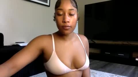 gyalxoxo online show from March 2026 06:02:02 PM