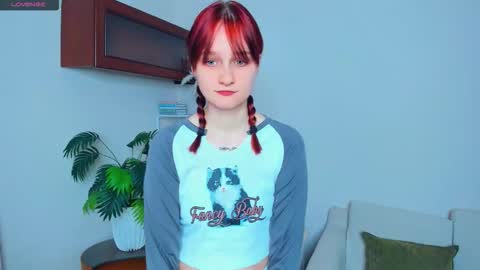 Kelly  Lilly online show from November 2025 06:51:01 PM