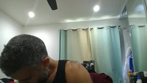 h0nest84 online show from October 2025 05:44:02 PM