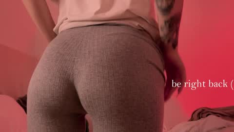 Snapshot of h2h0e chatting on December 2024 10:34:01 PM Lana online show from December 2024 10:34:01 PM