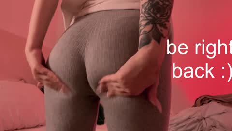 Snapshot of h2h0e chatting on December 2024 07:01:01 PM Lana online show from December 2024 07:01:01 PM