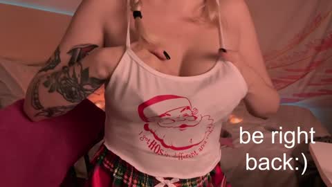 Snapshot of h2h0e chatting on January 2025 10:39:01 PM Lana online show from January 2025 10:39:01 PM