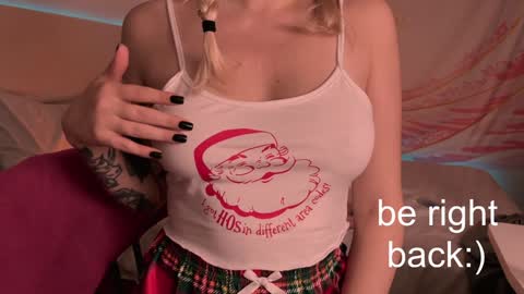 Snapshot of h2h0e chatting on January 2025 10:13:02 PM Lana online show from January 2025 10:13:02 PM