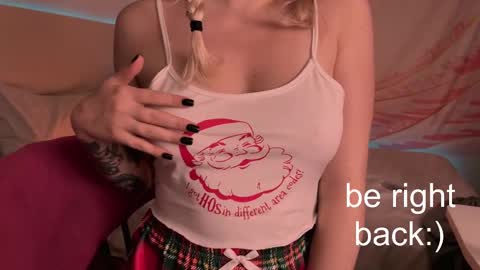 Snapshot of h2h0e chatting on February 2025 07:17:02 PM Lana online show from February 2025 07:17:02 PM