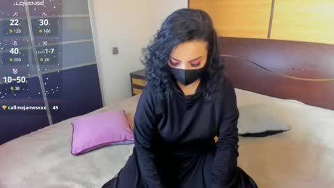 Snapshot of habibi_moon chatting on September 2025 02:55:01 AM Linda online show from September 2025 02:55:01 AM