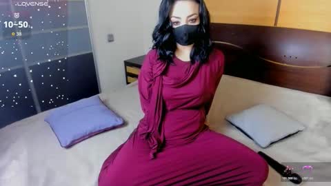 Snapshot of habibi_moon chatting on November 2025 02:56:02 AM Linda online show from November 2025 02:56:02 AM