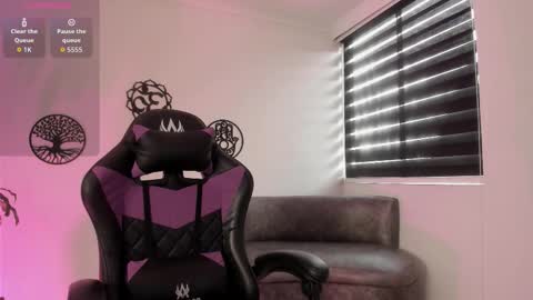 Hailee online show from November 2025 03:22:01 PM