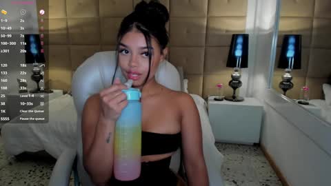 Snapshot of hailey_florez chatting on December 2024 05:17:02 PM hailey online show from December 2024 05:17:02 PM