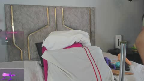 haileystonei online show from September 2025 11:48:01 AM