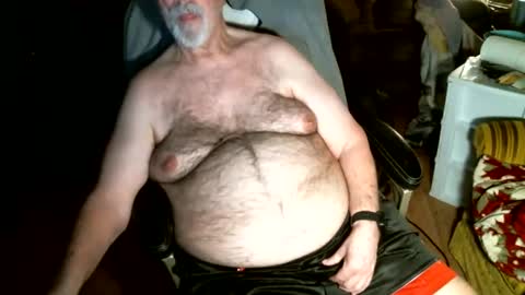 Snapshot of hairybear813 chatting on March 2026 07:32:02 AM hairybear813 online show from March 2026 07:32:02 AM