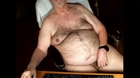 Snapshot of hairybear813 chatting on May 2026 11:43:02 PM hairybear813 online show from May 2026 11:43:02 PM