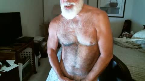 Snapshot of hairypecsguy chatting on June 2026 06:04:01 AM Hairy pecs online show from June 2026 06:04:01 AM