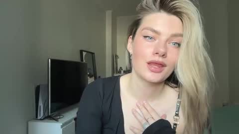 haley_rune online show from February 2025 11:27:01 AM