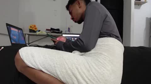 halfenaked17 online show from December 2025 04:00:02 AM