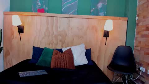 Halley Lorens online show from October 2025 12:04:01 PM