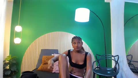 Halley Lorens online show from November 2025 07:18:02 PM