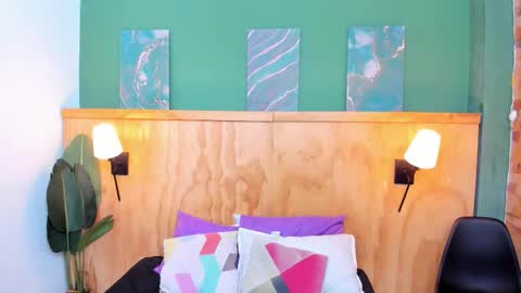 Halley Lorens online show from February 2026 07:06:02 PM