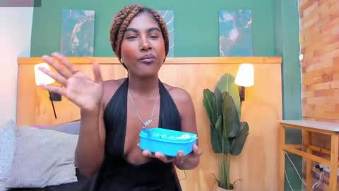 Halley Lorens online show from April 2026 07:07:02 PM