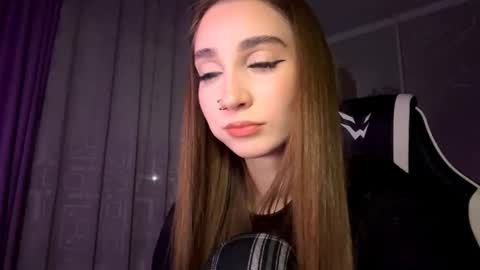 Holly online show from November 2025 06:31:02 PM