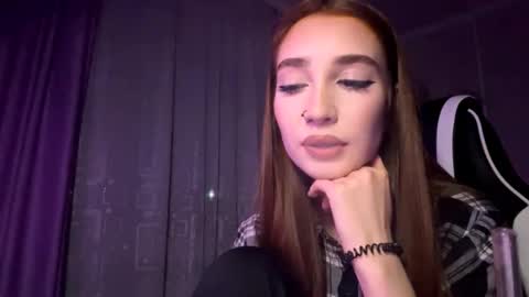 Holly online show from November 2025 06:51:01 PM