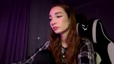 Holly online show from November 2025 07:46:02 PM