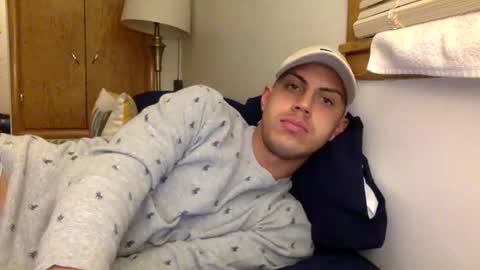 handsome01_ online show from January 2026 04:07:02 AM