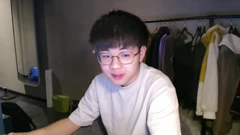 Snapshot of handsome_mannn chatting on December 2024 09:49:02 PM handsome_mannn online show from December 2024 09:49:02 PM