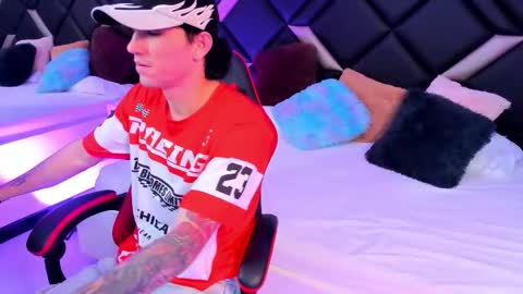 Snapshot of handsomeboys19 chatting on October 2025 05:32:02 AM leonardfarrucknick and otis online show from October 2025 05:32:02 AM