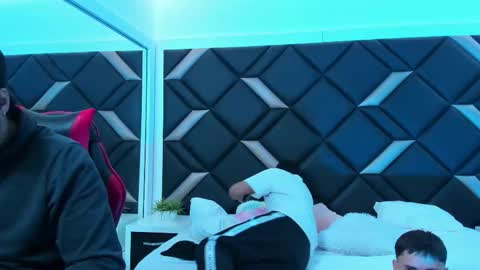 leonardfarrucknick and otis online show from November 2025 01:56:02 PM