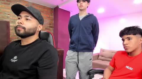 leonardfarrucknick and otis online show from February 2026 12:24:01 PM