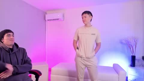 leonardfarrucknick and otis online show from April 2026 08:53:02 PM