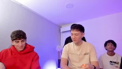leonardfarrucknick and otis online show from June 2026 08:14:02 PM