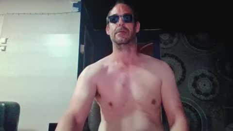 handsomeguy4ever online show from April 2026 10:34:02 PM