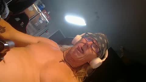 handystud33 online show from September 2025 08:19:01 AM