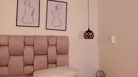 hanna__evans_ online show from October 2025 11:55:02 AM