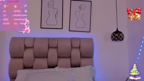 hanna__evans_ online show from December 2025 12:10:02 PM