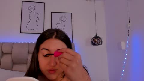 hanna__evans_ online show from January 2026 12:21:02 PM